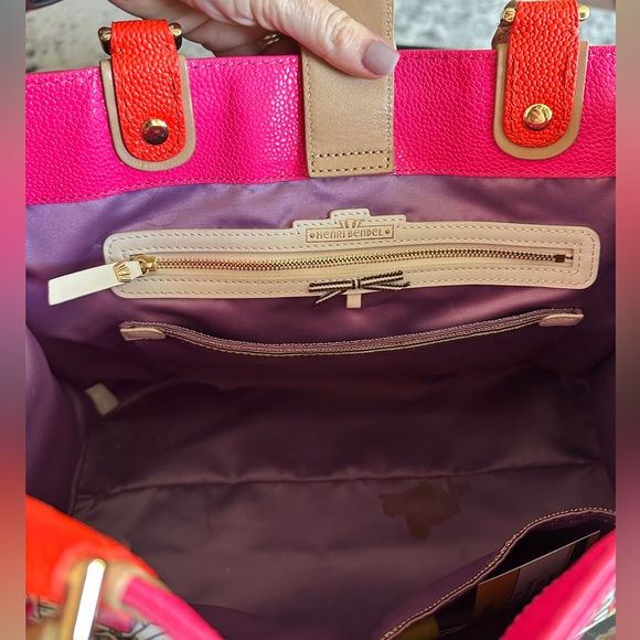 EXTREMELY RARE limited edition Henri Bendel purse - Picture 4 of 6